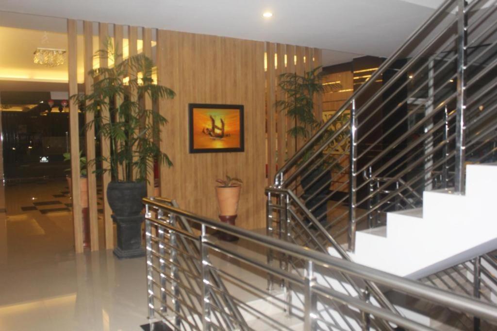 Prima Sr Hotel & Convention Yogyakarta Sleman  Dış mekan fotoğraf