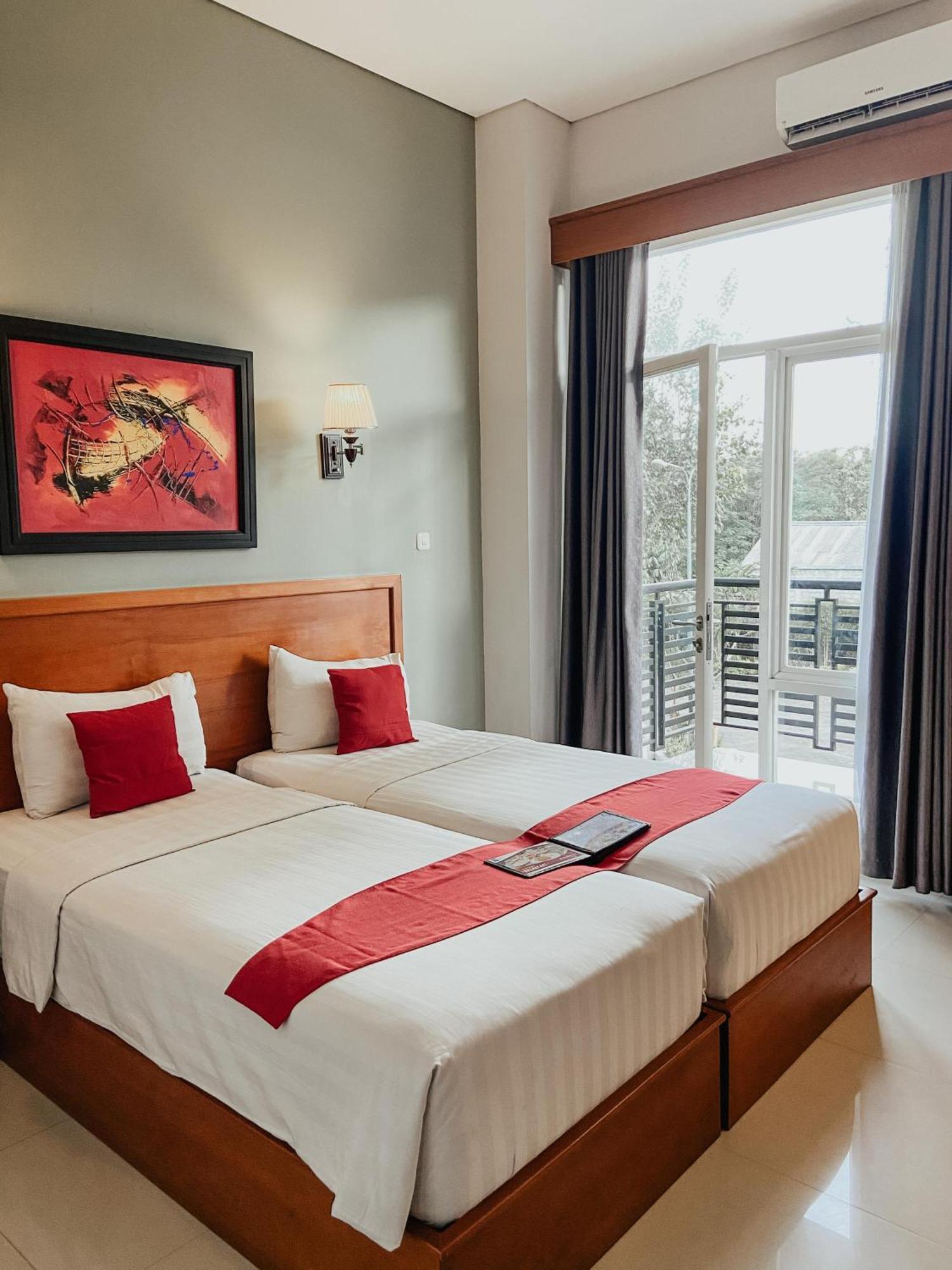 Prima Sr Hotel & Convention Yogyakarta Sleman  Dış mekan fotoğraf