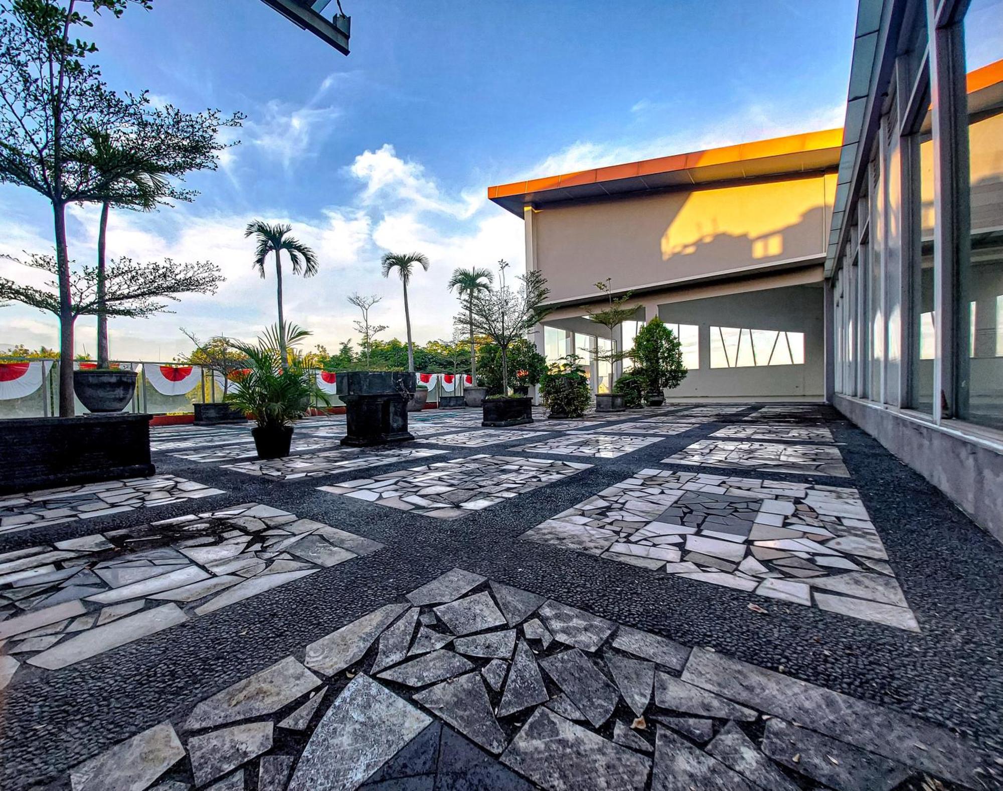 Prima Sr Hotel & Convention Yogyakarta Sleman  Dış mekan fotoğraf