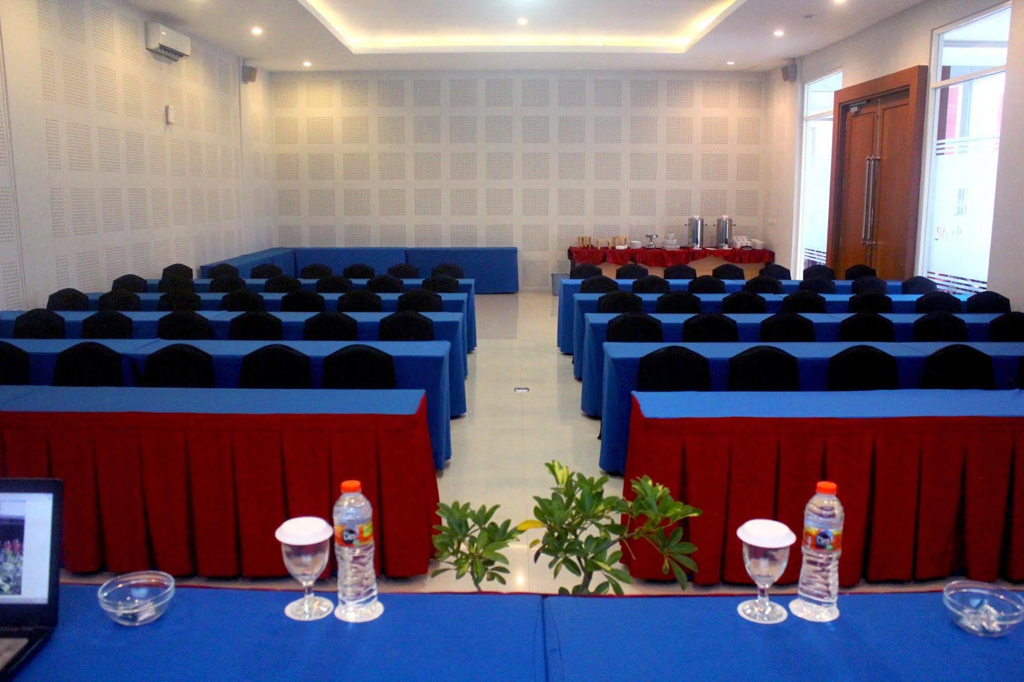 Prima Sr Hotel & Convention Yogyakarta Sleman  Dış mekan fotoğraf